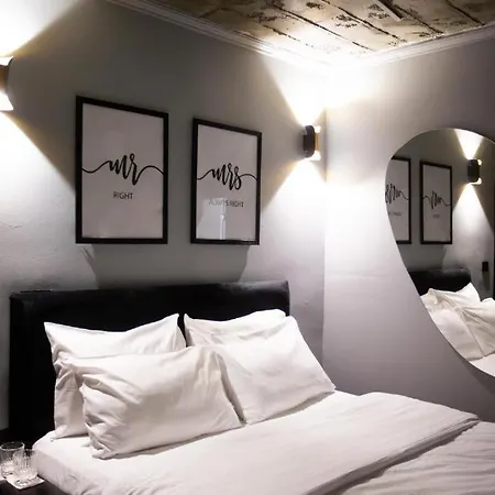 Deluxe At The Bubbles Jacuzzi Hotell Tirana