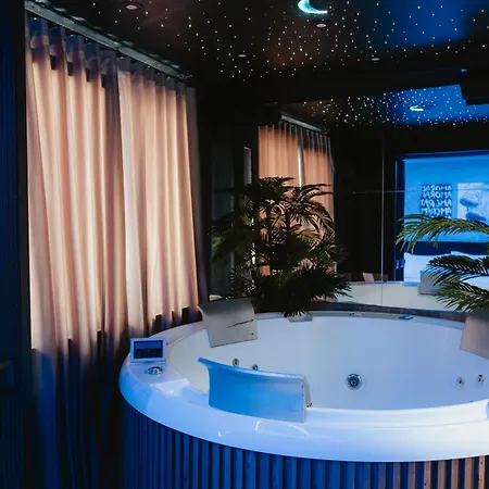 Hotel Deluxe At The Bubbles Jacuzzi