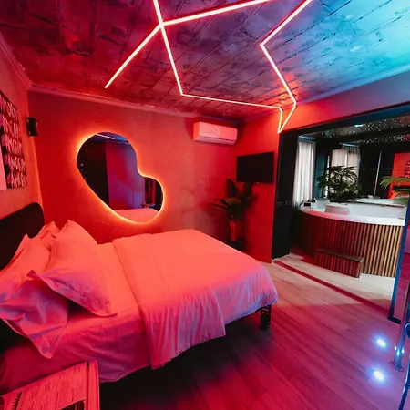 Hotel Deluxe At The Bubbles Jacuzzi