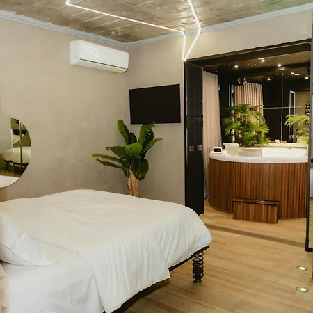 Hotel Deluxe At The Bubbles Jacuzzi 3*