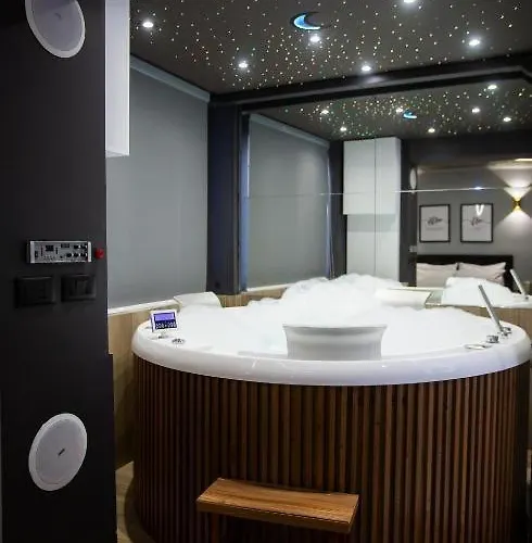 Deluxe At The Bubbles Jacuzzi ホテル 3*