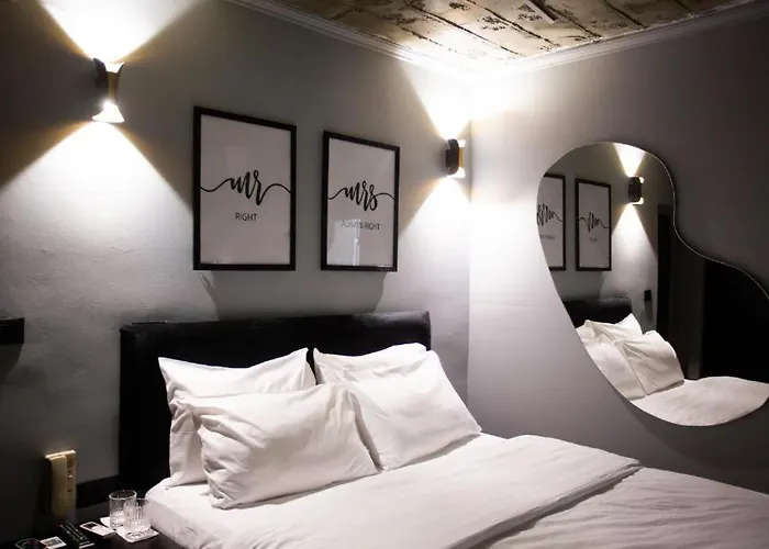 Deluxe At The Bubbles Jacuzzi Hotel Tirana